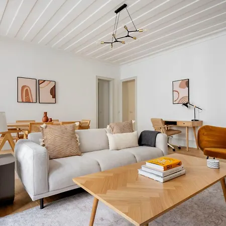 In Modern And Pleasant Shared Apartment, Santo Antonio Church In Privatunterkunft Lissabon