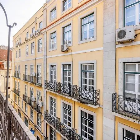 Privatunterkunft In Shared Apartment, Santo Antonio Church In *