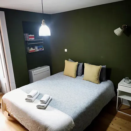 In Shared Apartment, Santo Antonio Church In * Lizbona