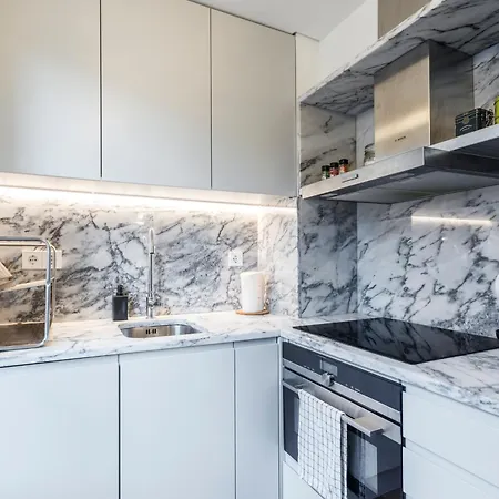 Privatunterkunft In Shared Apartment, Santo Antonio Church In