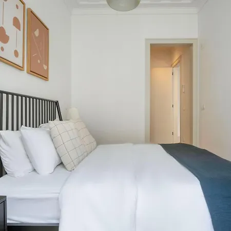 Rum i privatbostad In Shared Apartment, Santo Antonio Church In *